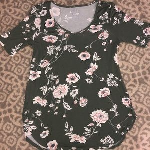 Round hem flowered tee